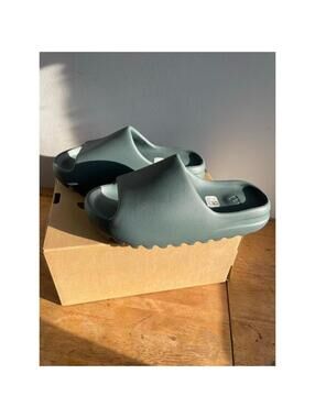 Adidas Yeezy Slide Slate Marine Size 9